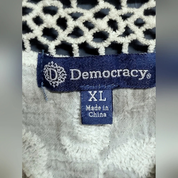 ❤️Democracy- EUC - Beige Top with Rose Prints,3/4 Flutter Sleeves, Cold Shoulder - Picture 4 of 7